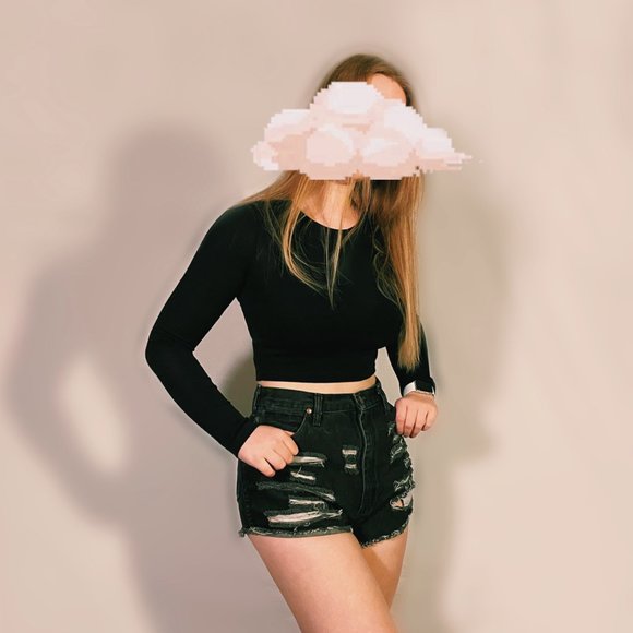 Wrangler ~ High-rise Distressed Shorts in Black (Size 14 x 32 or 4) - Picture 2 of 4